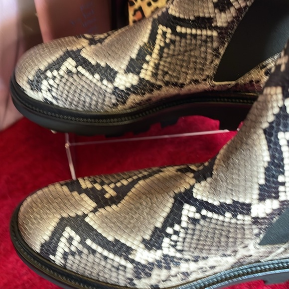 ALL SAINTS BILLIE 100% LEATHER SNAKE EMBOSSED CHELSEA BOOT GREY & BLACK SIZE 10 - Picture 4 of 15